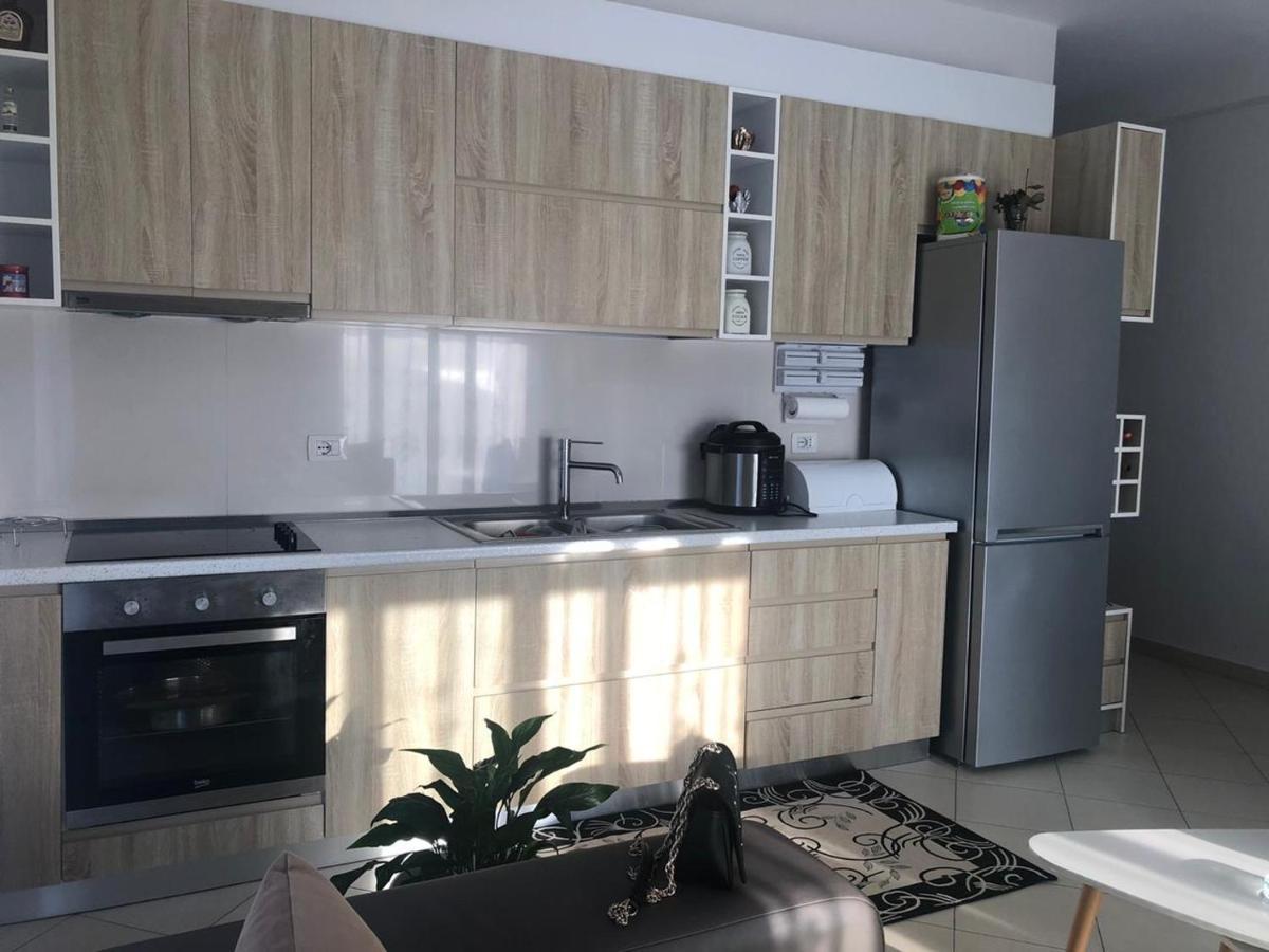 Julia Apartments Vlorë Esterno foto