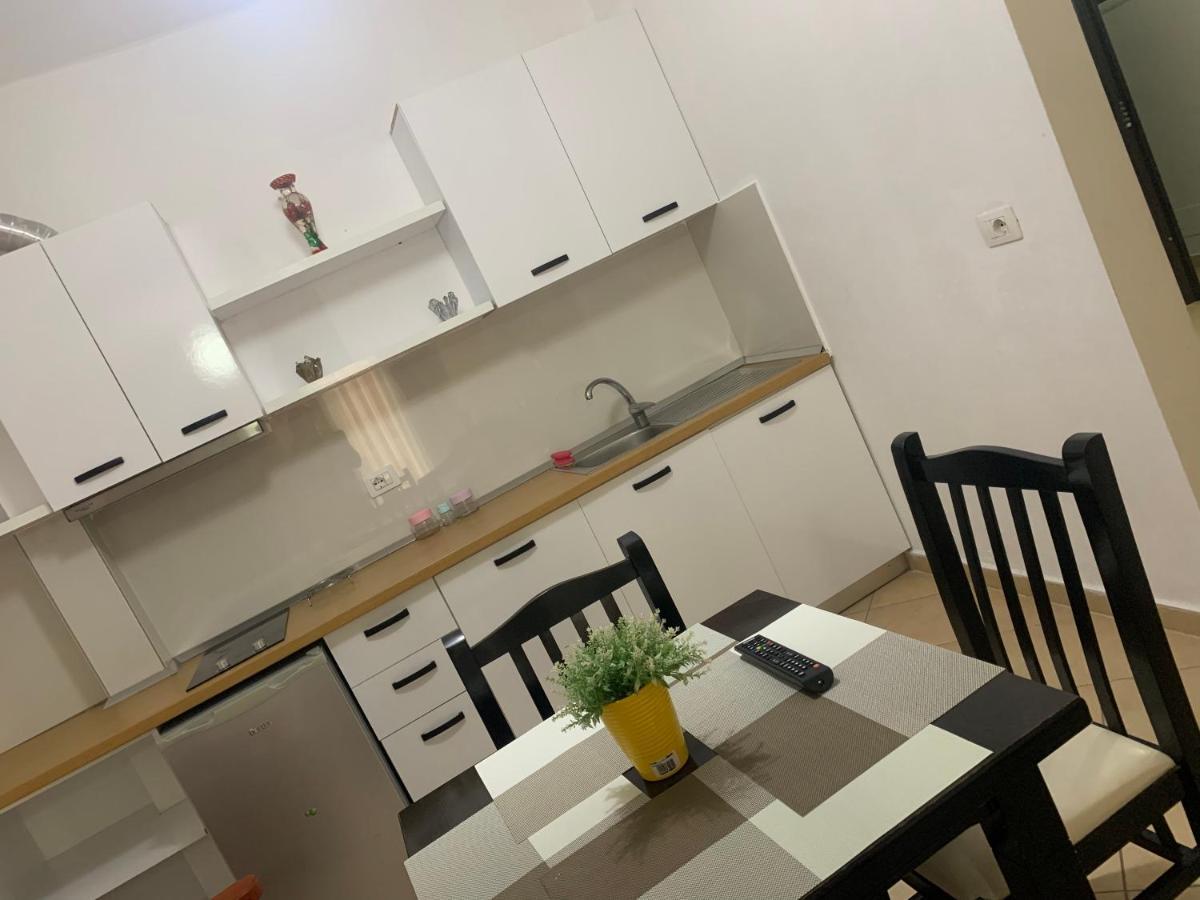 Julia Apartments Vlorë Esterno foto