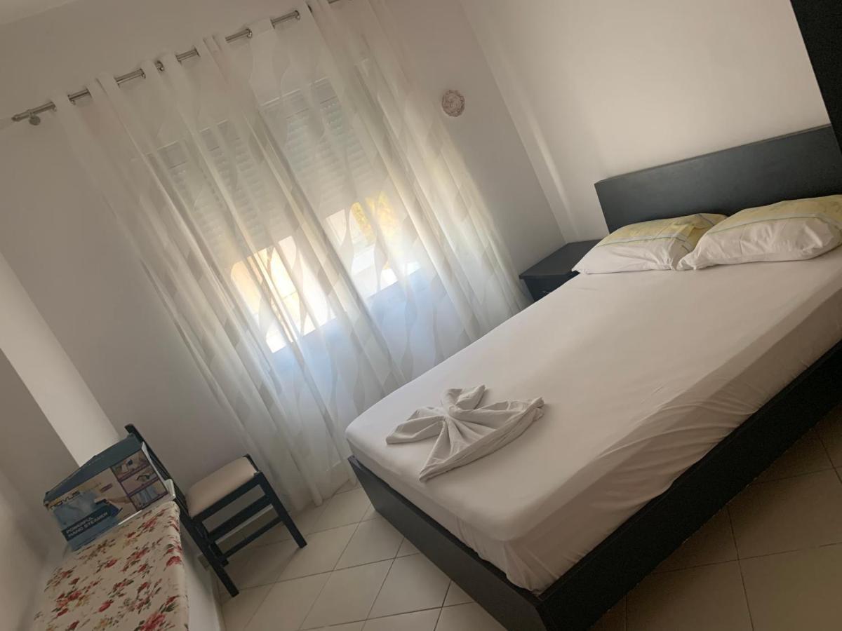 Julia Apartments Vlorë Esterno foto